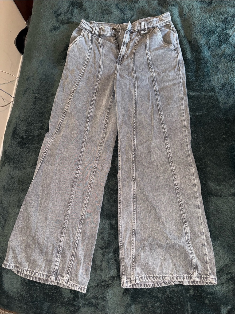 Gray Vintage-Style Wide Leg Jeans